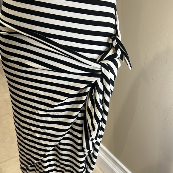Bebe striped wrapped dress - Picture 5 of 8